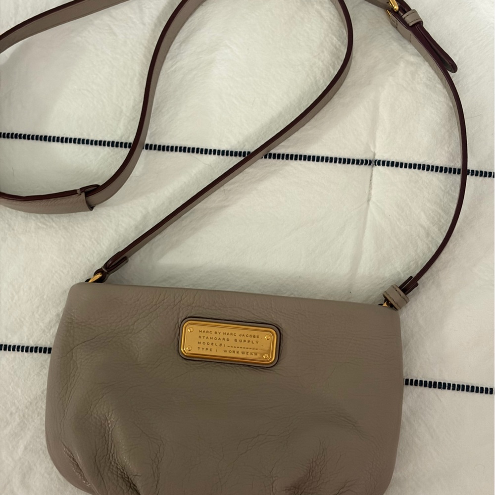 Marc by Marc Jacobs Classic Percy Crossbody Leather Bag- Taupe
